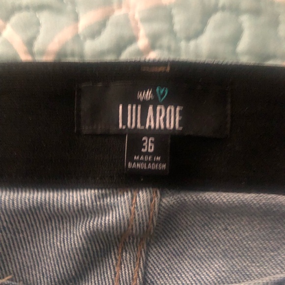LuLaRoe Classic Relaxed Fit Blue Denim Jean Shorts 36 NWOT - Picture 3 of 5